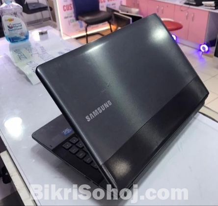 SAMSUNG CORE i3